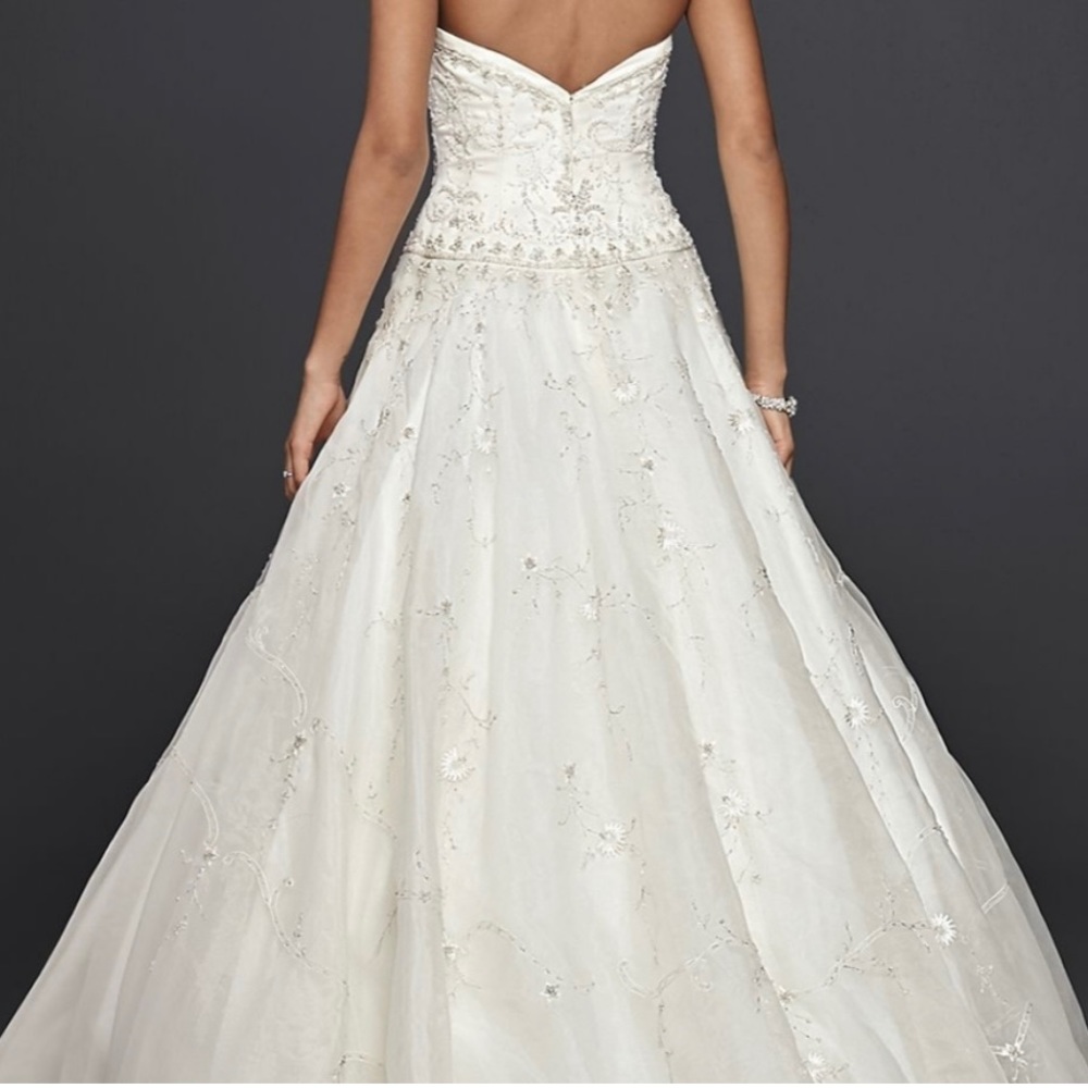 Oleg Cassini satin bodice organza wedding dress - Picture 6 of 9
